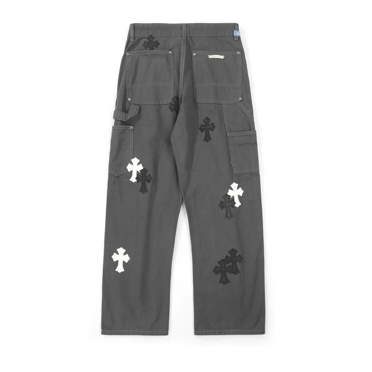 P280 Chrome hearts Cross patch leather jeans workwear logging pants Chrome hearts logging pants are here! ! ! CH Croix Heart Double Knee Cross Patch Leather Bo1 Style Logging Pants Straight-leg Work Pants B136 Croix Heart Cross Sanskrit Overalls Price 34W Level, patchwork cross pattern embellishment, high-waisted washed jeans! ! Absolutely high-end luxury products, 1.9W level god-level single products, super popular products, made by top heavy industry, not to be missed. About Zangyin, this is an extremely luxurious fashion brand, which can also be called the nobles of the high street. It has always been an exclusive brand of some hipsters or rich second generation. Compared with ordinary high streets, it is more luxurious and noble. Compared with luxury brands, it has a more fashionable personality and has always been a brand that I have a special liking for. Imported yarn is custom-woven into a high-density twill canvas, which ensures a crisp silhouette while also making the fabric feel very delicate. It follows the B01 classic silhouette, with a crisp and stylish upper body. The ready-made garments are stone-ground and fermented and can be matched with any style. Buttons and zinc are washed with genuine YKK retro metal products. Double-layered canvas on the front. Perfect details. All hardware is perfect. Size: s-XXL Color: Gray